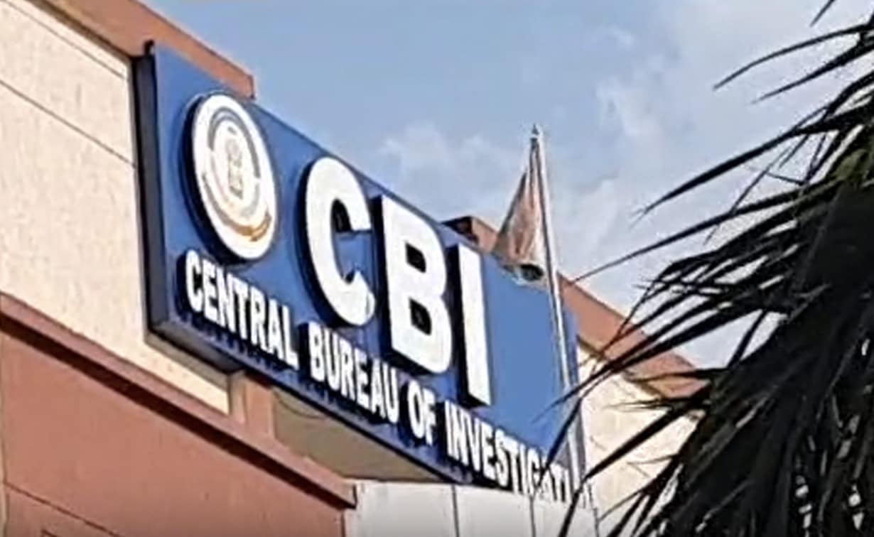 CBI द्वारा धोखाधड़ी की निवेश योजना मामले में 30 स्थानों पर छापेमारी की गई