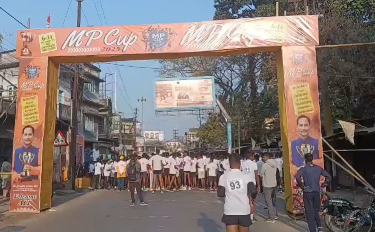 जलपाईगुड़ी में एमपी कप की शुरुआत, मैराथन के साथ हुआ रंगारंग आगाज़