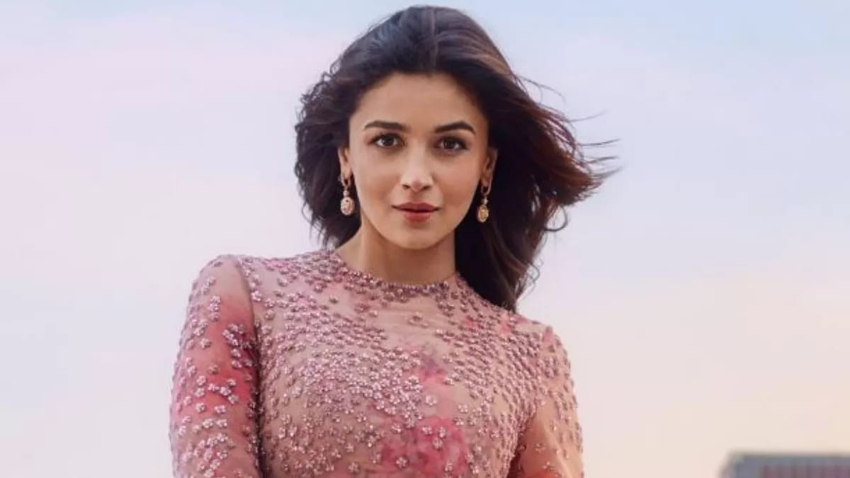 आलिया भट्ट को रेड सी इंटरनेशनल फिल्म फेस्टिवल में ‘गोल्डन ग्लोब हॉराइजन पुरस्कार’ से नवाज़ा गया