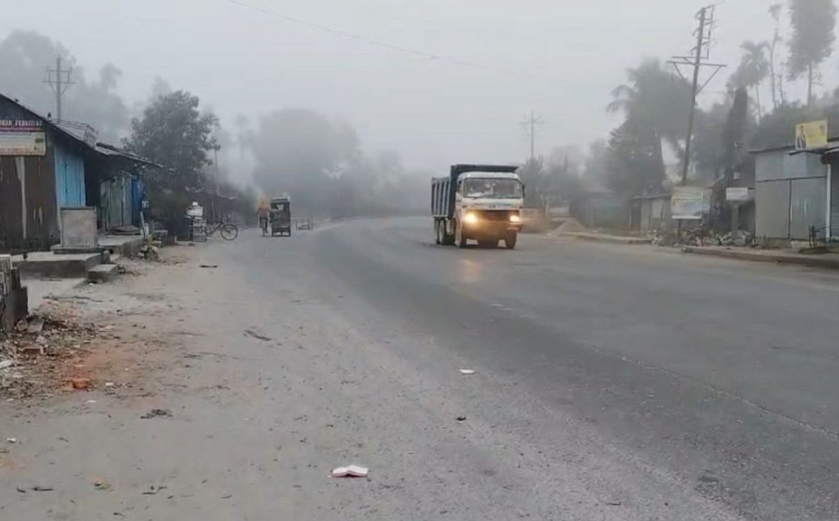 कड़ाके की ठंड की चपेट में समूचा बंगाल: जलपाईगुड़ी में पारा 7 डिग्री तक गिरा, जनजीवन अस्त-व्यस्त